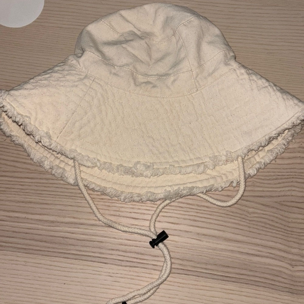 Zara bucket hat